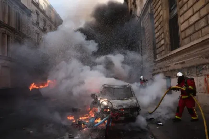 Protestos contra o custo de vida tomam cidades da França; 270 pessoas são presas