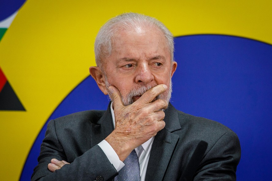 Lula diz que vai liberar sigilos bancário e telefônico e desafia Flávio Bolsonaro