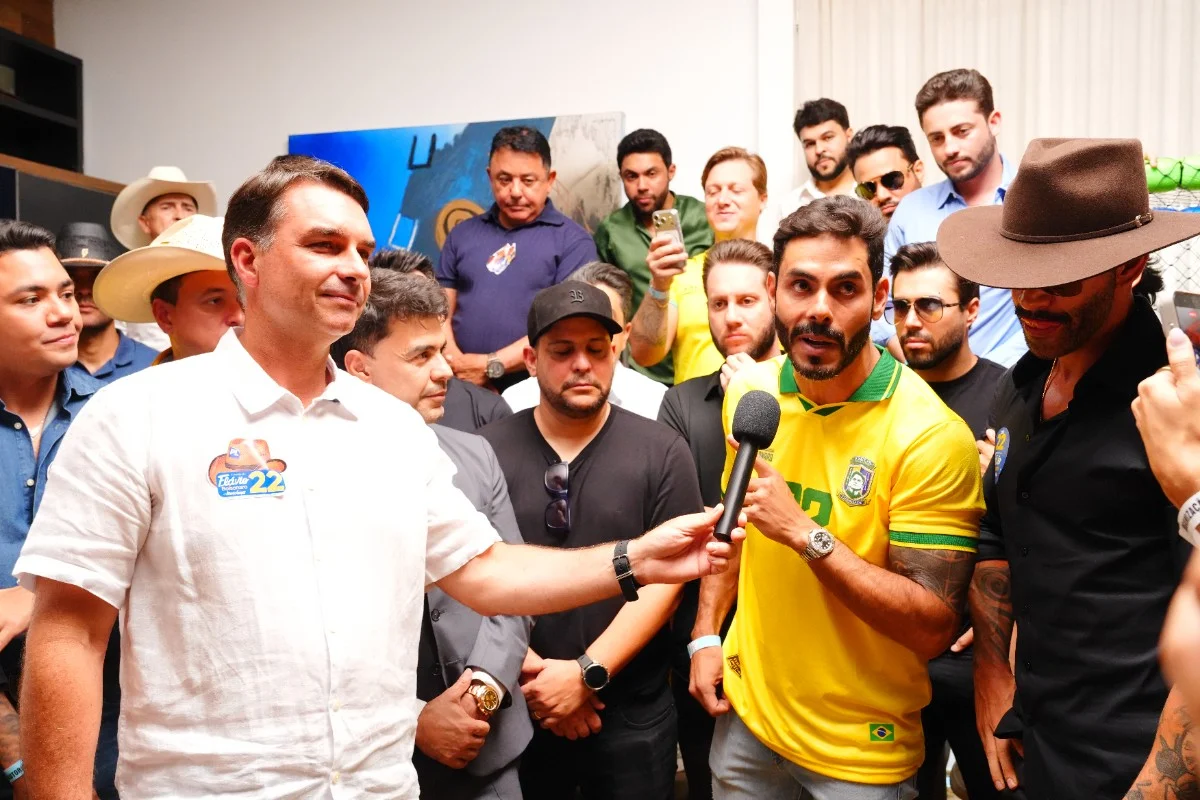Flávio Bolsonaro reúne mais de 30 sertanejos em Goiânia e promete resgatar a economia
