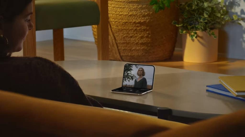 iPhone Duo, dobrável da Apple, chega às lojas com alta procura e estoque limitado