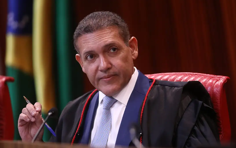 Floriano impede Nunes Marques de suspender 'Exército do Lula' sem aval do plenário do TSE