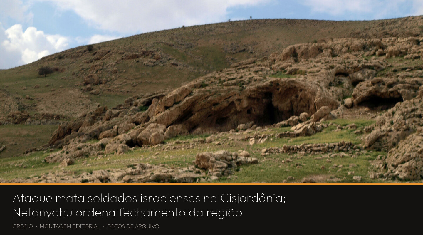Foto de arquivo de paisagem rochosa com cavernas naturais na Cisjordânia, usada para ilustrar a região; a imagem não registra o ataque.