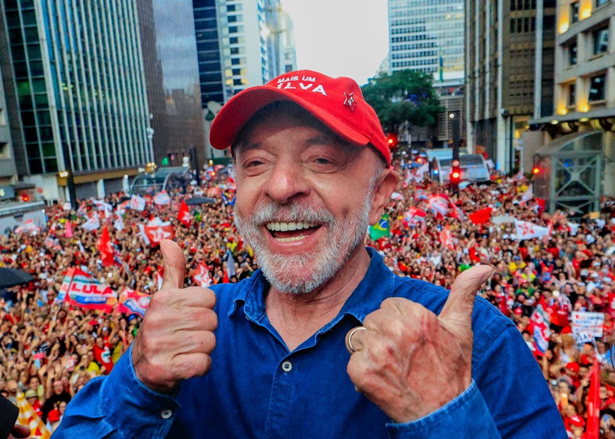 Lula é reeleito presidente após virada no 2º turno e conquista sua quarta eleição