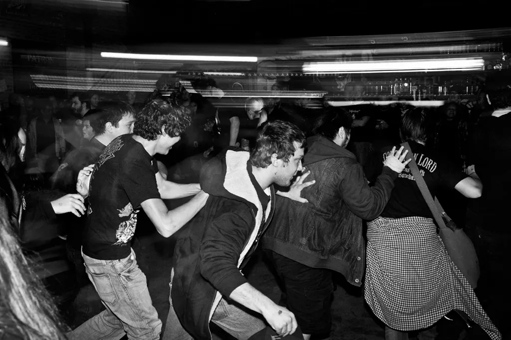 Estudo viu que 95% das rodas de circle pit em shows giram no sentido anti-horário