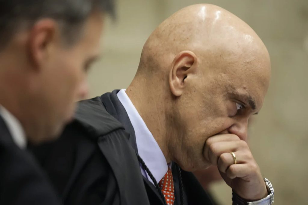 Moraes pode usar inquérito contra Flávio para conter pressão por impeachment, diz coluna
