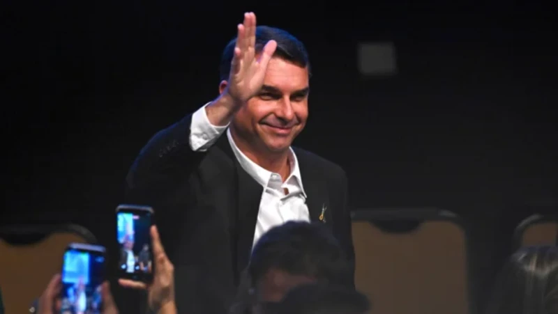 PF cancela passaportes de Flávio Bolsonaro após fim do prazo para entrega