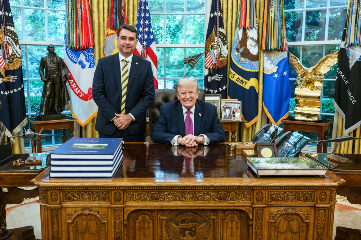 Aliado de Trump afirma, sem provas, que EUA autorizaram asilo a Flávio Bolsonaro