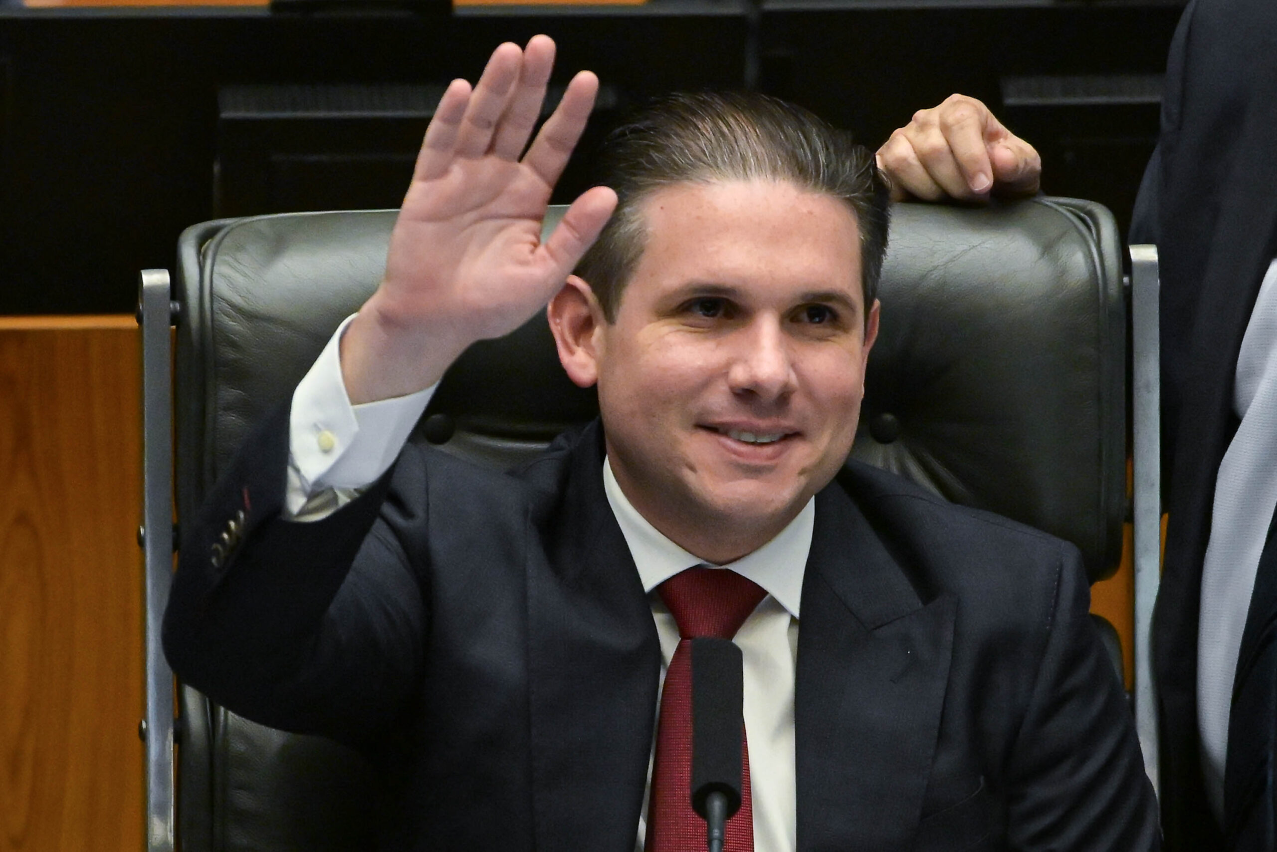 PT apoia reeleição de Hugo Motta na Câmara e se une ao Centrão para frear o PL