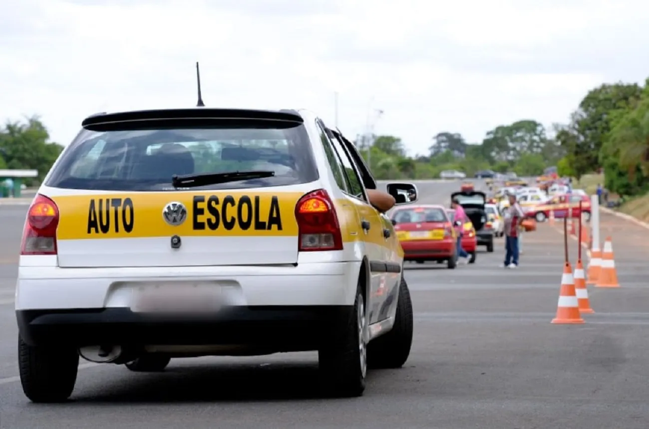 Comissão da Câmara aprova projeto que permite levar instrutor ao exame prático da CNH