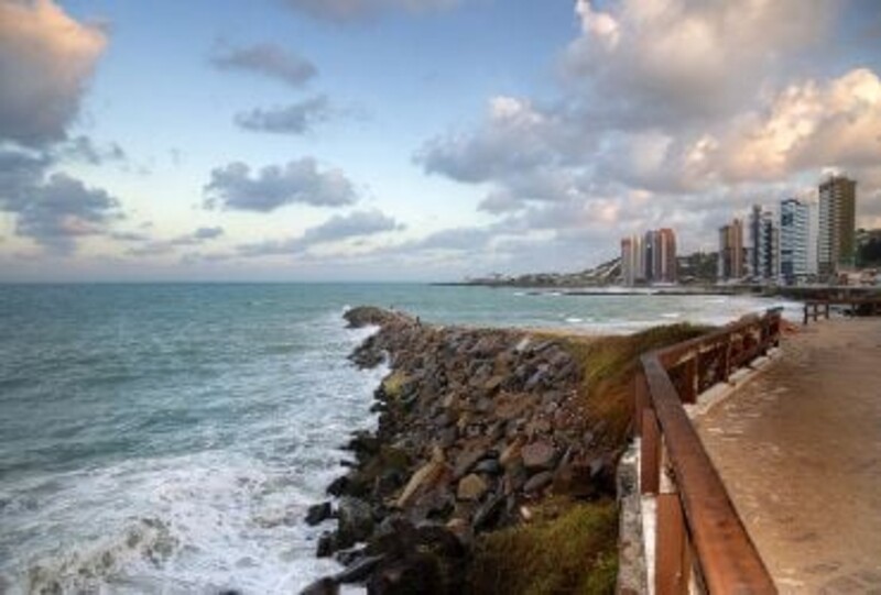 Prefeitura de Natal interdita trechos da Ponta do Morcego por risco de queda de rochas