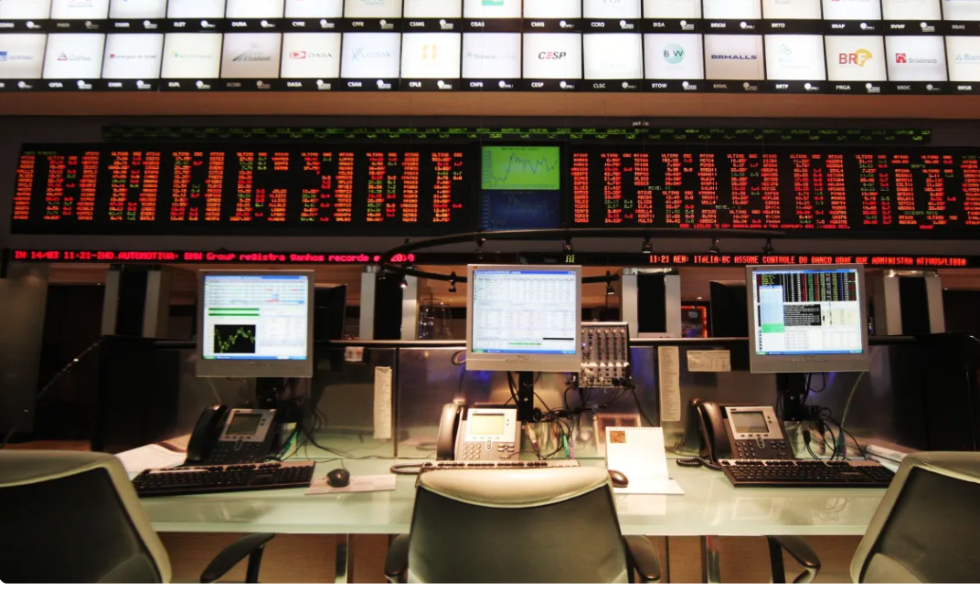 Ibovespa cai 18% na semana após reeleição de Lula, maior queda desde março de 2020