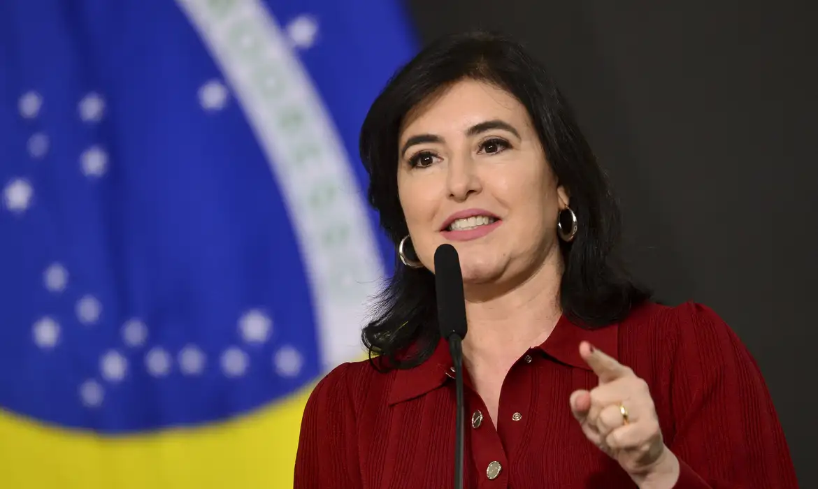 Aliados levam nome de Simone Tebet a Lula como opção para vaga no STF